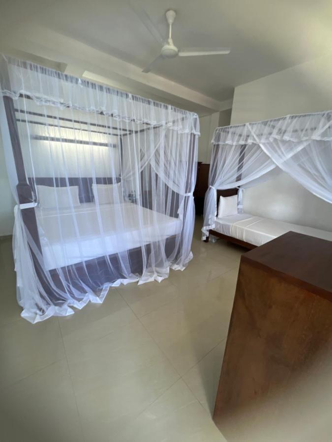 Happy Bay Hotel Weligama Buitenkant foto