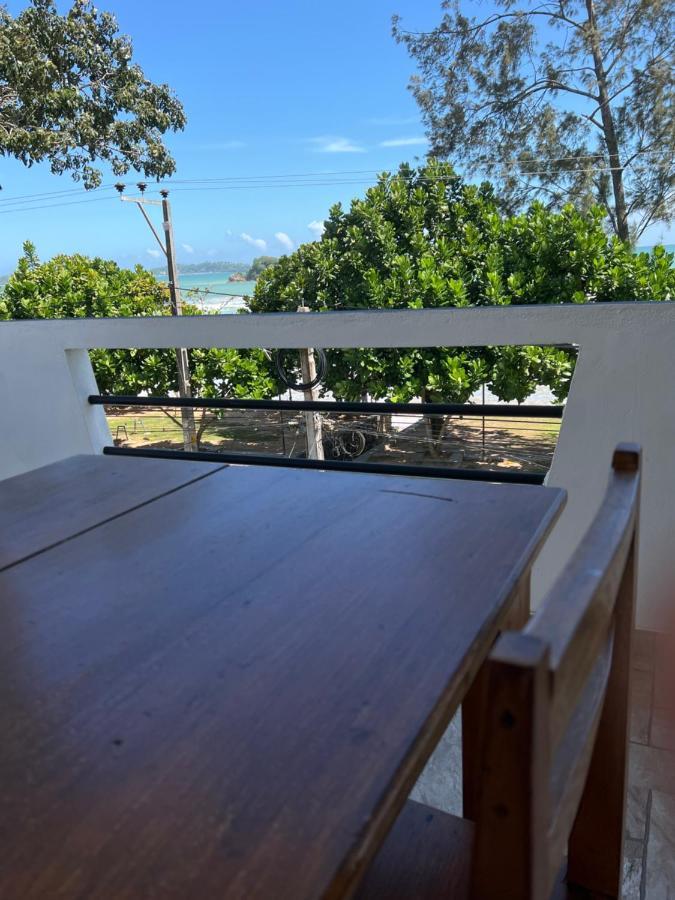 Happy Bay Hotel Weligama Buitenkant foto