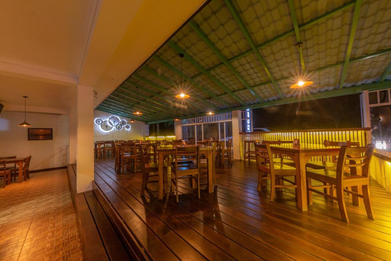 Happy Bay Hotel Weligama Buitenkant foto