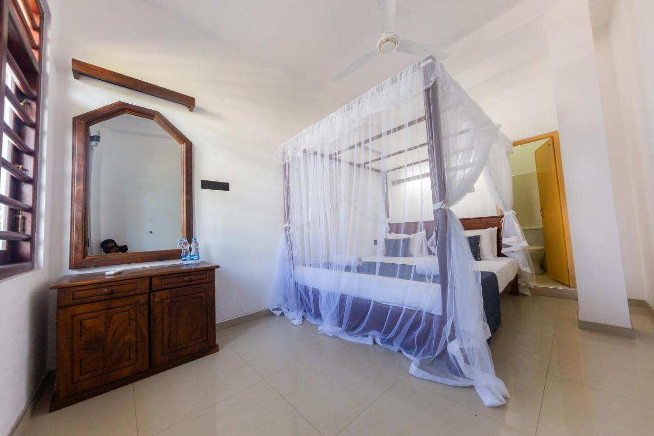 Happy Bay Hotel Weligama Buitenkant foto