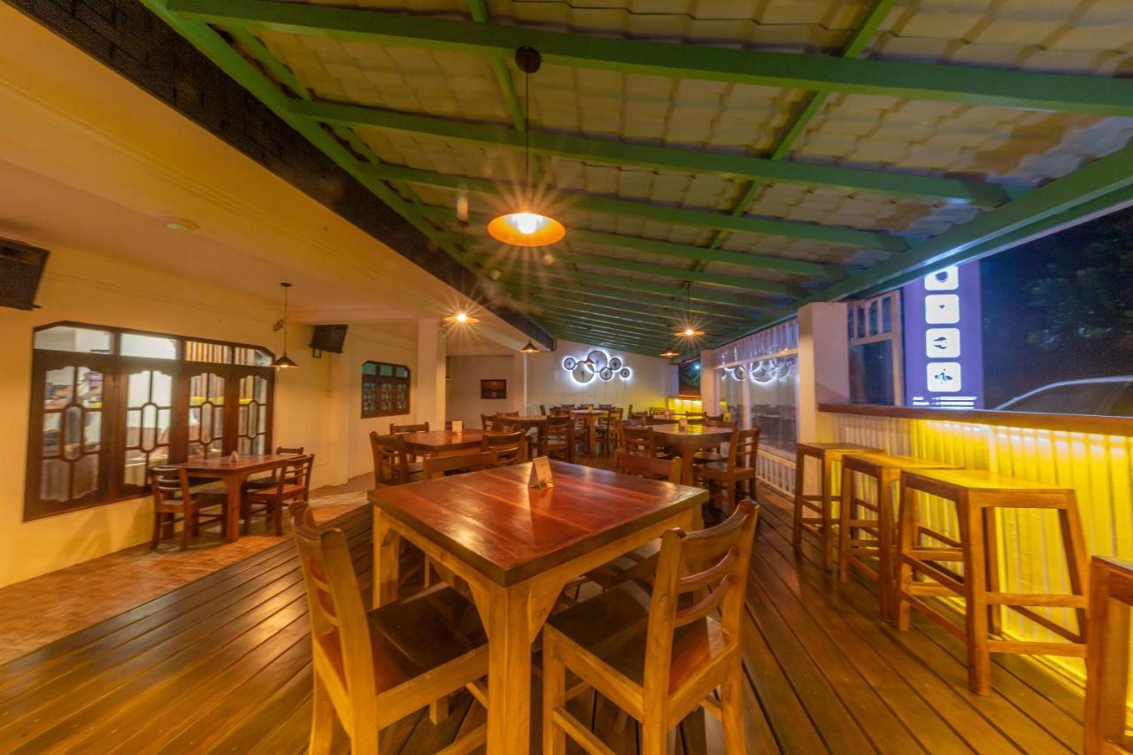Happy Bay Hotel Weligama Buitenkant foto
