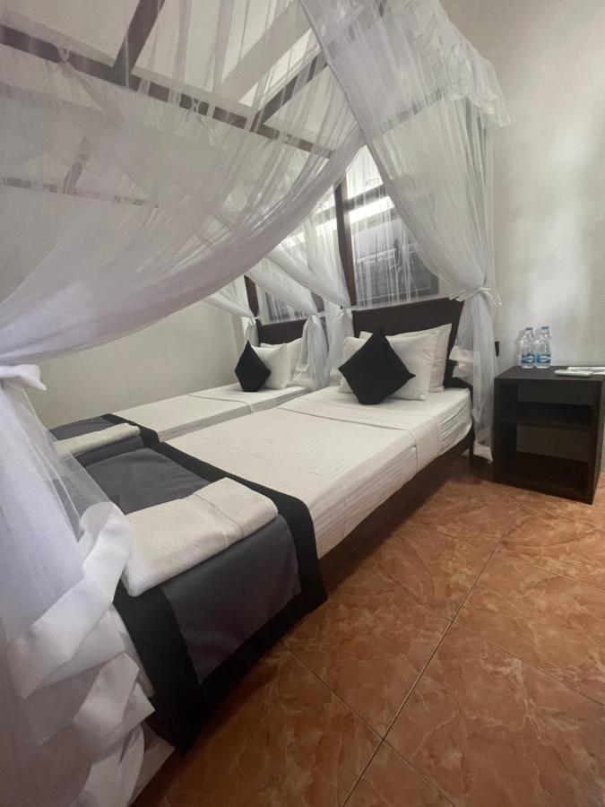 Happy Bay Hotel Weligama Buitenkant foto