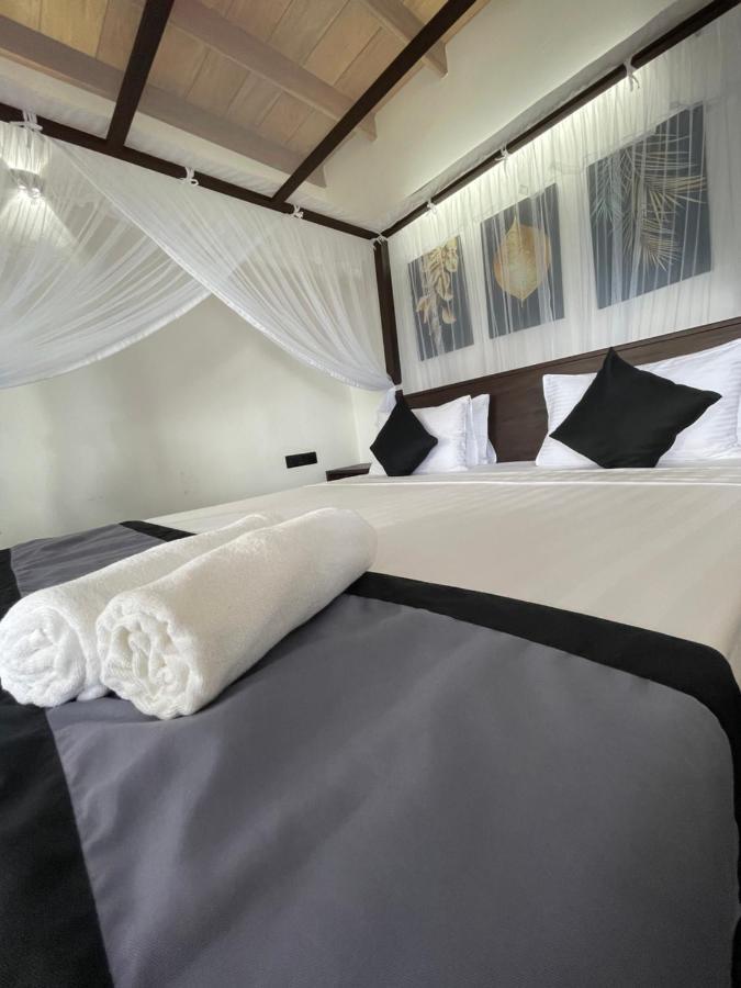 Happy Bay Hotel Weligama Buitenkant foto