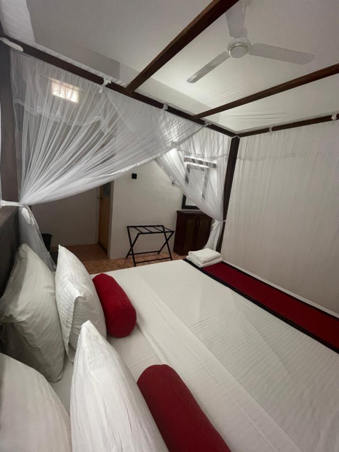 Happy Bay Hotel Weligama Buitenkant foto