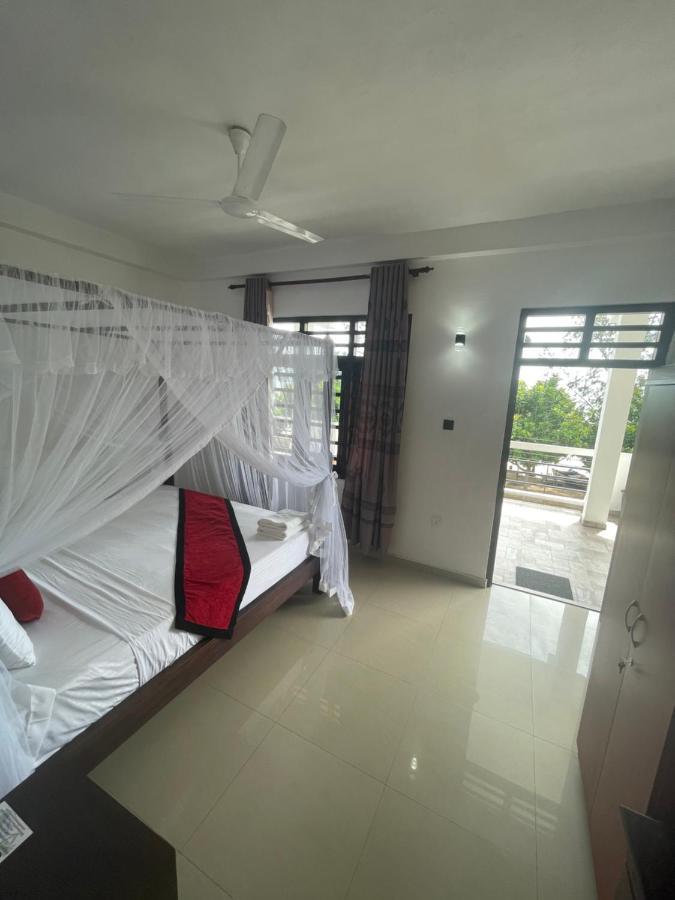 Happy Bay Hotel Weligama Buitenkant foto