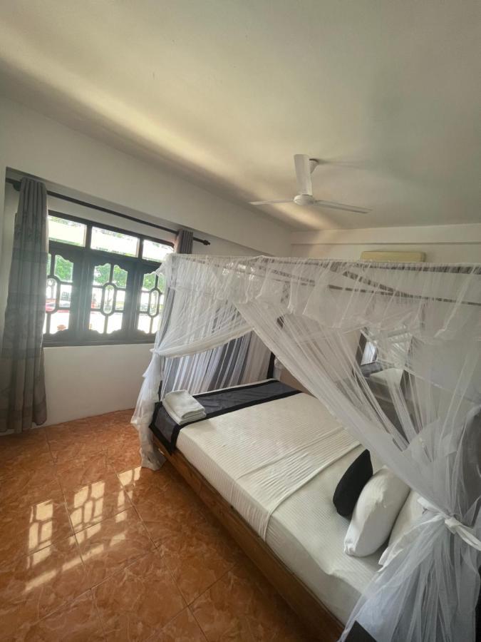 Happy Bay Hotel Weligama Buitenkant foto