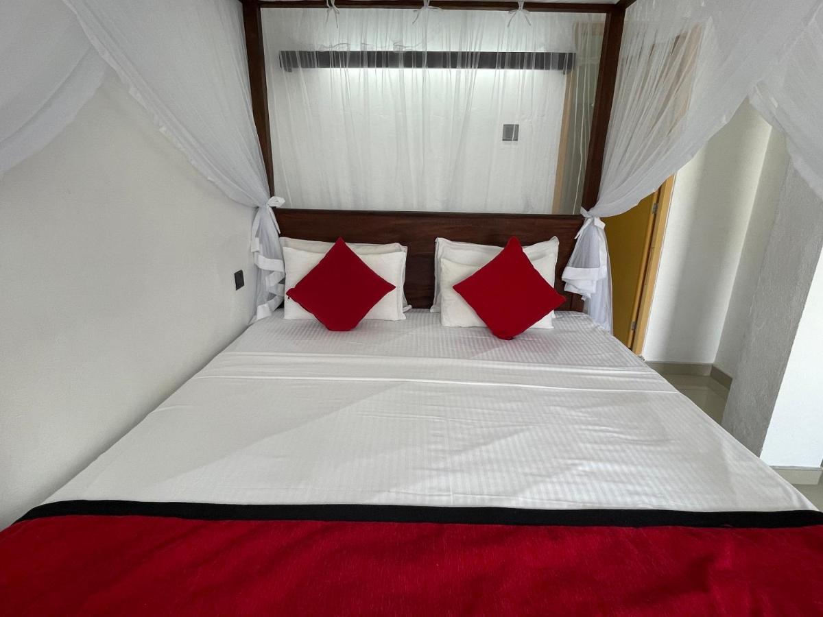 Happy Bay Hotel Weligama Buitenkant foto