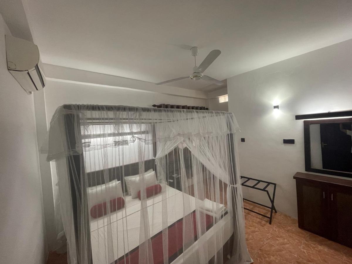 Happy Bay Hotel Weligama Buitenkant foto