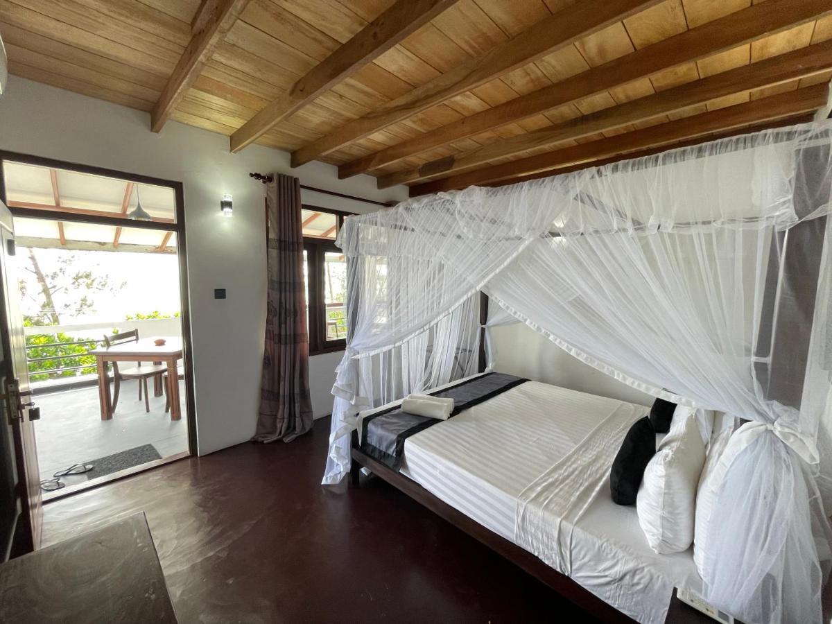 Happy Bay Hotel Weligama Buitenkant foto