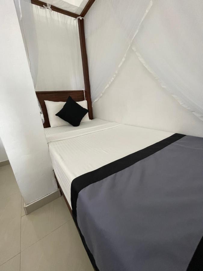Happy Bay Hotel Weligama Buitenkant foto
