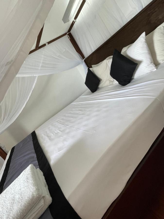 Happy Bay Hotel Weligama Buitenkant foto