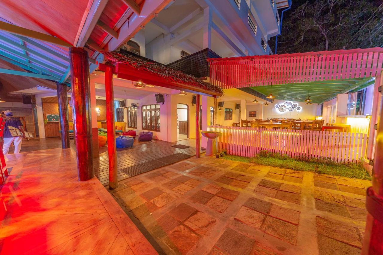 Happy Bay Hotel Weligama Buitenkant foto
