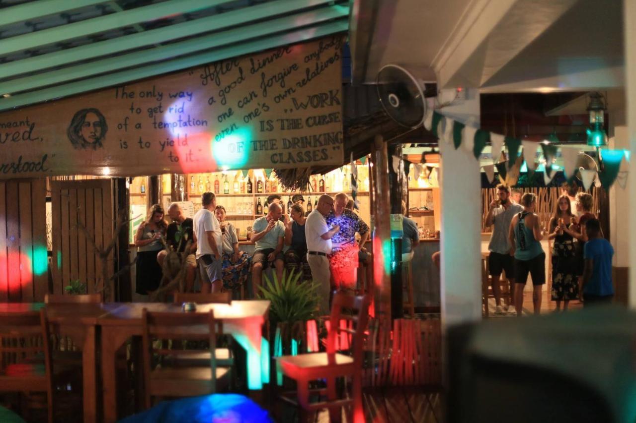 Happy Bay Hotel Weligama Buitenkant foto